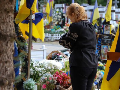 Соняхи пам’яті: в Ужгороді вшанували Героїв, які віддали життя за Україну