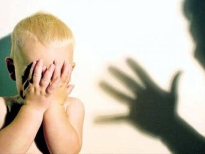 В Одеській області батько бив сімох неповнолітніх дітей через те, що вони не слухалися