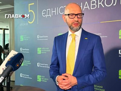 Яценюк пригадав, як одного торта «Рошен» вистачило Порошенку для перемоги