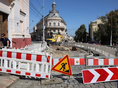 На вулиці Головній ремонтують водопровідну мережу: встановлюють автоматичний регулятор тиску