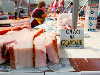 Какая цена на свиное сало в Изюме Харьковской области?