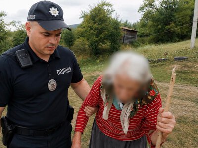 На Косівщині у лісі розшукали 89-річну бабусю, яка пішла по гриби та заблукала