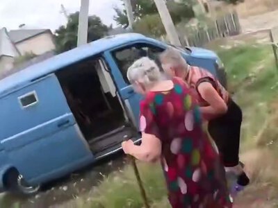  Із “червоної зони” Херсона евакуювали жінку поважного віку. ВІДЕО 