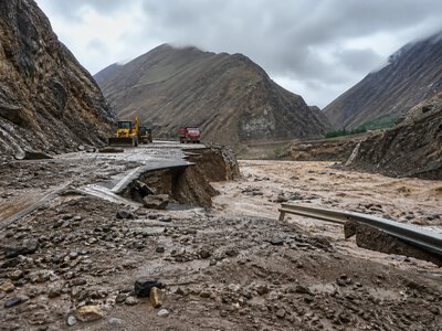 Держтелебачення Китаю майже не показувало кадрів повені на кордоні з Непалом — YLE News