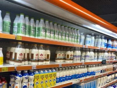 В супермаркетах виявили фальсифіковану сметану: з чого вона складається