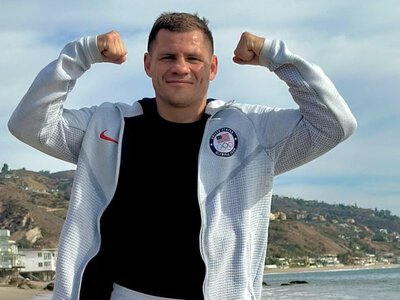 Денис Берінчик поступився Сему Ноуксу одностайним рішенням суддів