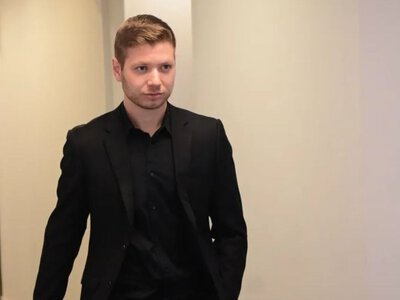 Поспіхом і без речей: сина Нетаньягу терміново евакуювали зі США