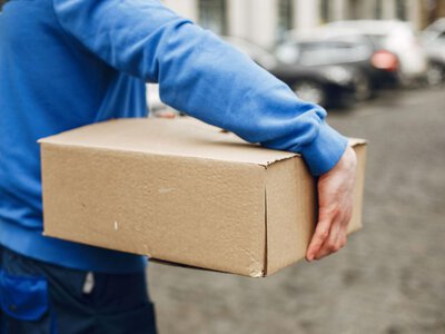 ПДВ на міжнародні посилки до 150 євро: хто насправді виграє від скасування пільги