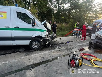 ДТП біля Буська: після зіткнення двох автомобілів до лікарень доправили вісьмох людей