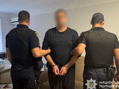 Пограбування у підʼїзді: слідчі Дніпра повідомили про підозру зловмиснику
