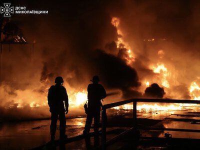 У Києві пожежі після ранкової атаки, у Миколаєві атакований порт