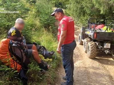 На Прикарпатті за день двічі рятували туристів, які травмувалися в горах