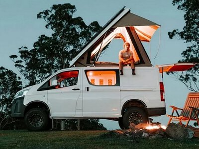 Мінівен Toyota схрестили з Land Cruiser, щоб створити найекстремальніший автодім (ВІДЕО)