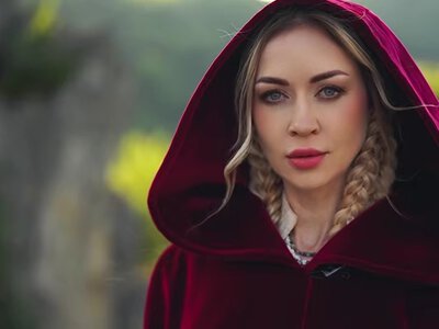 «Щоб світ почув українську незламність»: Наталія Валевська випустила  англомовну версію пісні «Україна»