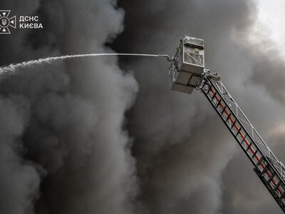 У Києві рятувальники ліквідували наслідки ранкового російського обстрілу