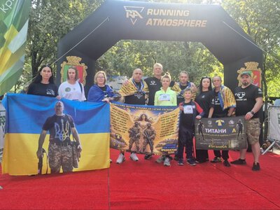 «Шаную Воїнів, біжу за Героїв»: у Кривому Розі ветерани Титани UA долучилися до забігу памʼяті