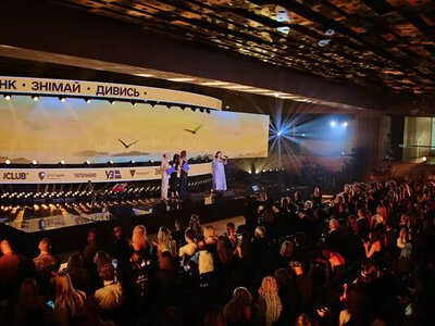 Понад 80 фільмів і особливий «Золотий Дюк»: у Києві відкрили Одеський кінофестиваль