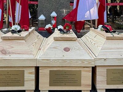 На Волині перепоховали останки 55 поляків, убитих під час Волинської трагедії. Їх знайшли під час цьогорічних ексгумацій