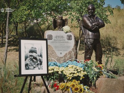 У Києві відкрили пам’ятник на честь офіцера ГУР Сергія “Степа” Васильчука