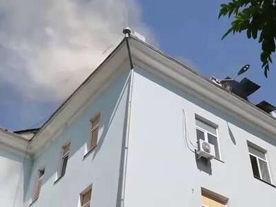 У Херсоні FPV-дрон рф підпалив дах будівлі, є поранені від інших атак