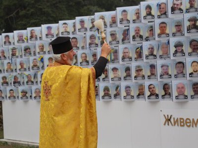 У Луцьку відкрили фотостенд «Живемо з надією. Пам’ятаємо. Чекаємо»