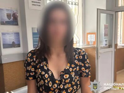 На Старокостянтинівщині 16-річну дівчину підозрюють у крадіжці 70 тисяч гривень у пенсіонера