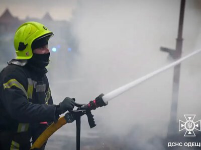 росія вдарила по терміналу Нової пошти на Одещині