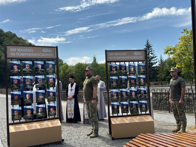 У Хусті відкрили Алею Надії для родин зниклих безвісти захисників