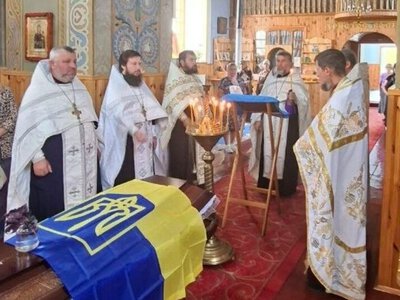 У Воскресенському храмі Борзни звершено поховання героя України