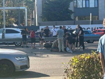 У Дніпрі зіткнулися автомобіль та два мотоцикли: є постраждалі