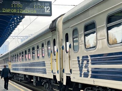 Зі Львова та до Львова затримуються декілька поїздів
