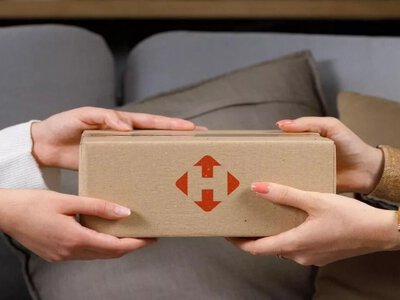 Замість великих складів - відділення: як Нова пошта змінює роботу після ударів РФ