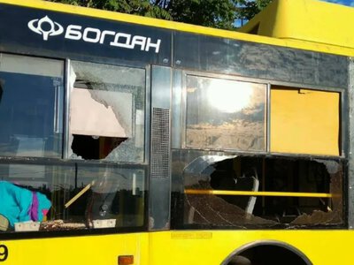 Російські військові атакували комунальне підприємство у Херсоні: пошкодили тролейбус
