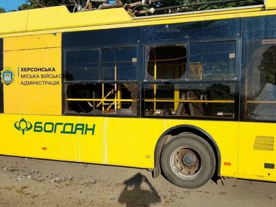 У Херсоні через атаку дрона пошкоджено тролейбус (фото) - Херсон Daily