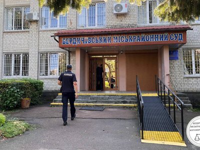 У Бердичеві «замінували» суд: будівлю евакуювали – ЗМІ