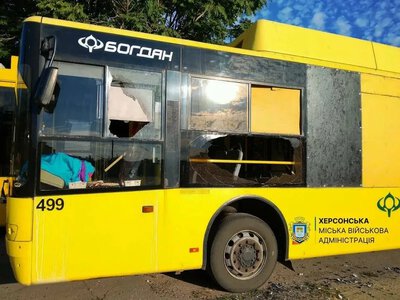 Дрон РФ пошкодив тролейбус на комунальному підприємстві Херсона
