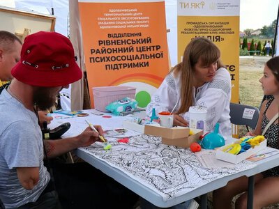 Понад 370 тисяч гривень і два пікапи: у громаді Рівненщини підтримали військових та ветеранів