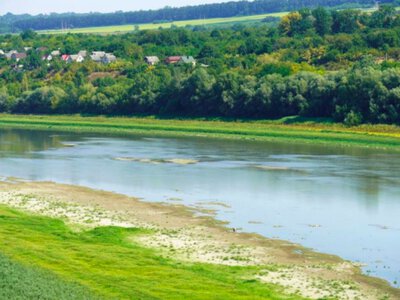 На річках басейну Дністра очікують критичне маловоддя та подальше падіння рівнів води