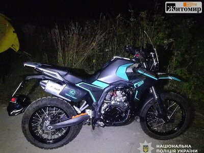 На Житомирщині п’яний мотоцикліст врізався у паркан: постраждав пасажир