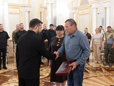 Володимир Зеленський передав батькам загиблого Героя України із Черкащини орден “Золота зірка”