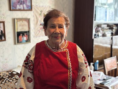 «У 85 років на сцені»: історія 85-річної кролевчанки Антоніни Пузини, яка понад 60 років виступає на сцені