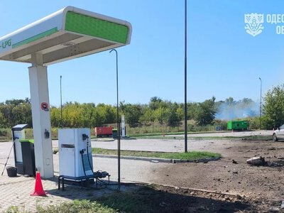 Удар РФ пошкодив АЗС на Одещині: загорілася газова колонка