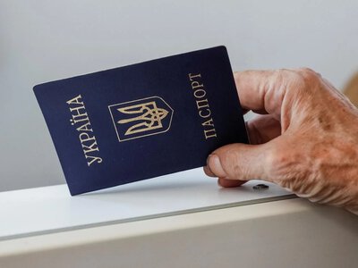 Паспорти-книжечки стануть недійсними: власникам дали місяць на оновлення документа