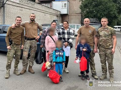 Родину з чотирма дітьми вивезли з Куп’янського району (відео)