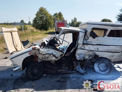 На Житомирщині зіткнулися Renault Trafic та ІЖ-412: один водій загинув, інший – у лікарні