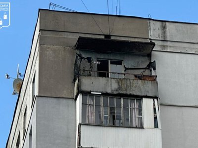 Реактивний дрон поцілив по багатоповерхівці в Сумах, є постраждалі
