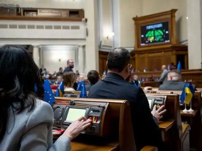 У Раді розглядають варіант із голосуванням через телефони під час тривог