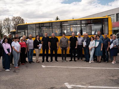 Громадам Полтавщини передали ще 10 нових шкільних автобусів