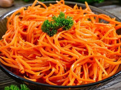 Морква по-корейськи як на ринку: головний секрет хрусткої закуски знають не всі