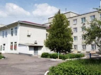 У Житомирі чоловік вдарив медсестру і зламав шлагбаум лікарні — суд призначив 17 тисяч штрафу